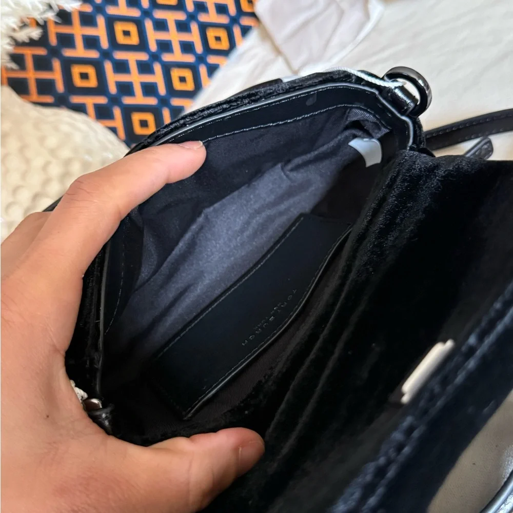 NWT , TORY BURCH BRITTEN VELVET PUFFY MINI TOP HANDLE BLACK